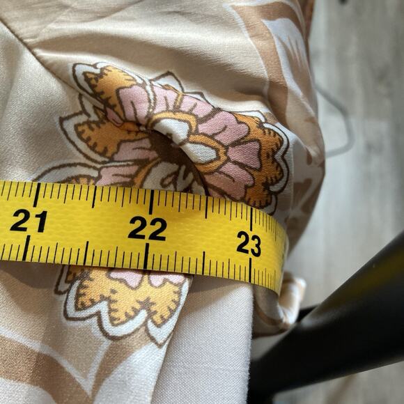 Chico's Women's Beige Satin Floral Keyhole Neck Blouse Size 14 Asian Vibes Boho - Picture 4 of 10